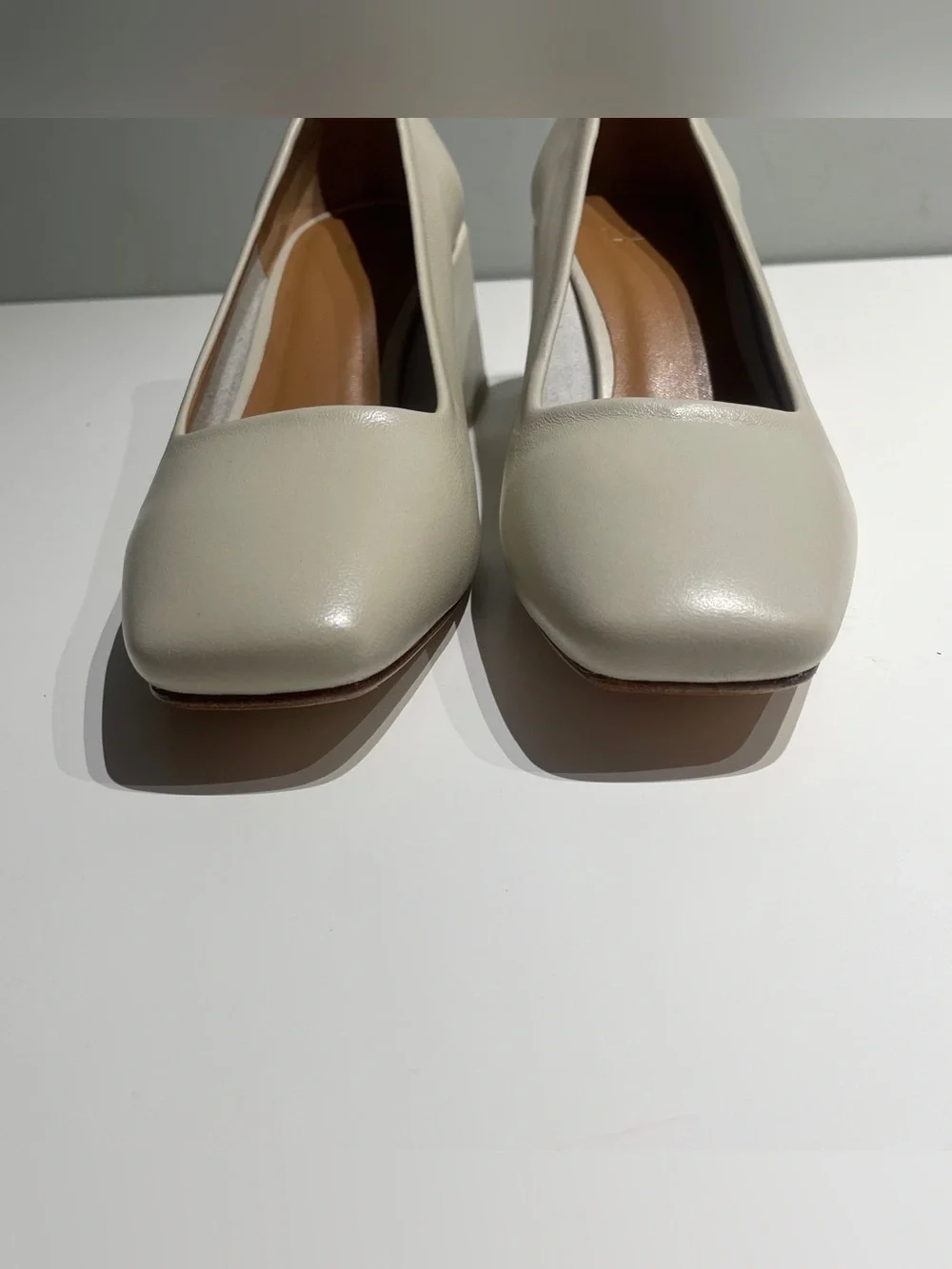 LoQ Classic Square-Toe Block Heel Pumps in Cream 5.5 - Picture 5 of 12